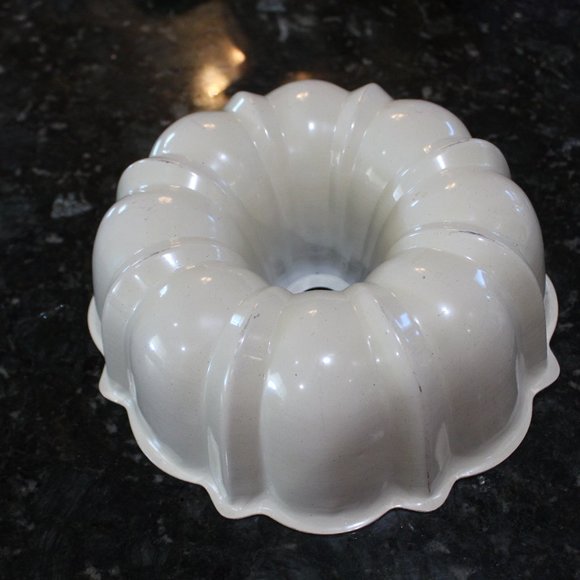 Dining Aluminum Bundt Cake Pan Poshmark
